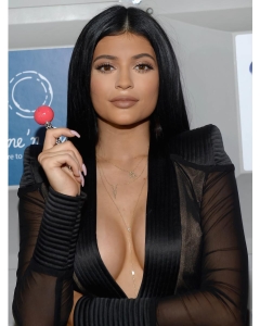 16'' Long Straight Black Without Bangs Full Lace Kylie Jenner Inspired Synthetic Women Wigs 16'' Long Straight Black Without Bangs Full Lace Kylie Jenner Inspired Synthetic Women Wigs